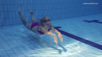 Preview 2 of Pussy Spead - Hot Elena shows what she can do under water