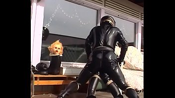 Preview 4 of San Kn - RoxinaRetroRubberOxBikerFuck150403XXL.WMV