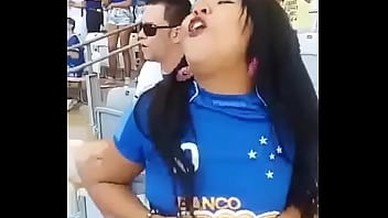 Preview 3 of Shelly Fucked - Torcedora-do-cruzeiro-mostrando-os-seios-durante-jogo-no-Mineir&atilde_o