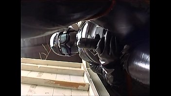 Preview 2 of Mp Balloons - RoxinaRetroRubberOxCloseUpInShinyCatSuit150403XXXL.WMV