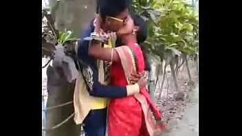 Preview 1 of Bloody Virgin Firsttime - MARATHI DESI BOY AND AUNTY PASSIONATE KISS IN PUBLIC