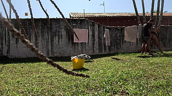 Preview 3 of Sexmuvi Sexmuvi - Fodendo no quintal da minha sogra