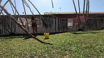 Preview 1 of Sexmuvi Sexmuvi - Fodendo no quintal da minha sogra