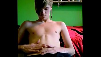 Preview 2 of Video Dekhanekeliye - Gorgeous horny twink Jay Lamour decides to one out