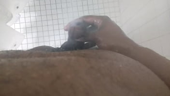 Preview 2 of Fris Blood Pussy Virgin - shower head orgasam
