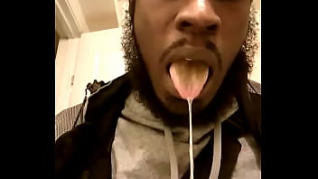 Preview 2 of Xnxx Fj 3ej1 Fe - Spit on it