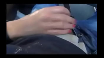 Preview 4 of Cin Xxx Com - Mulher batendo punheta no onibos at&eacute_ o cara gozar