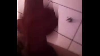 Preview 1 of Arab Wife Spy - Meu amigo gozando no banho