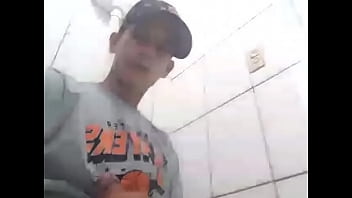 Preview 1 of Porn Of Delhi Basti Grail - Silas batendo uma punheta gatinho
