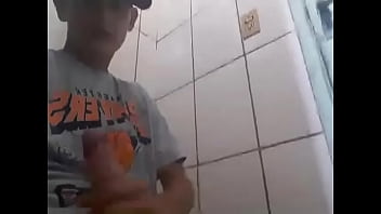 Preview 4 of Porn Of Delhi Basti Grail - Silas batendo uma punheta gatinho