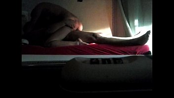 Preview 3 of Ensinando A Gozar - Magrinha sentando na pica do Gordinho - Parte 1