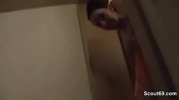 Preview 1 of Kitty Xvideo - Tochter fickt den Monteur wenn Eltern nicht zu Hause