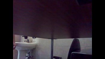 Preview 1 of Tamil Nighty Potta Anuty Video - Espiando en el ba&ntilde_o 1