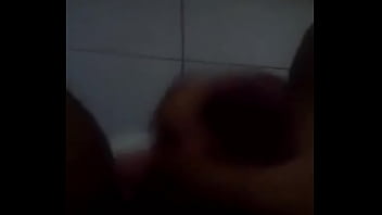 Preview 1 of My Mom N Me Porn - socando o punhet&atilde_o gostoso