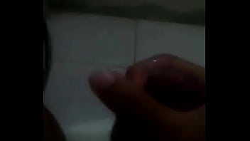 Preview 4 of My Mom N Me Porn - socando o punhet&atilde_o gostoso