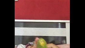 Preview 1 of Father With Wife - Loira caiu na net enfiando pepino na buceta