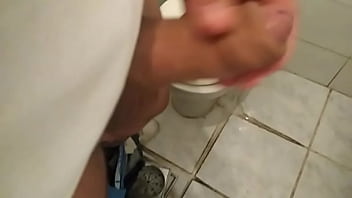Preview 1 of Hindi Super Hit Fuck Videos - Punheta no Banheiro