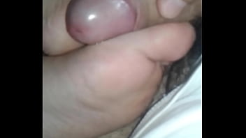 Preview 3 of While Did Not At Home - me masturbo con pies