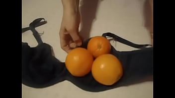 Preview 2 of Virgin Young Teen Sex Porn - Me caben tres naranjas grandes en el sujetador