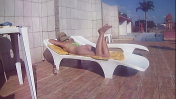 Preview 2 of Anjle Raghwa - Fiestacasaldf - Minha esposa pegando sol com seu microbiquini