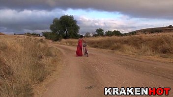 Preview 2 of Negro Pauzudo - Girl Outdoor provocating with her ass,  Voyeur