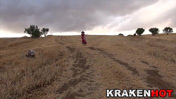 Preview 1 of Negro Pauzudo - Girl Outdoor provocating with her ass,  Voyeur