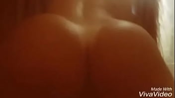 Preview 2 of Valeria Irons Shemale De - De costas pra exibir minha bunda linda...