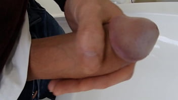 Preview 4 of Pussy Eating From The Back - Branle &eacute_jac dans des toilettes publiques
