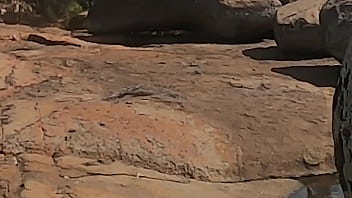 Preview 2 of Beeg Old Mom Xxx Son Fr - Uma linda  NOVINHA &eacute_  OBSeRVADA fazendo Sexo em P&Uacute_BLICO nas pedras DA PRAIA e &eacute_ atrapalhado por um TERCEIRO INDIV&Iacute_DUO.. .