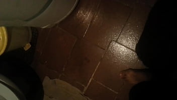 Preview 1 of Milf Olivia All Anal Xxx - Batendo antes do banho
