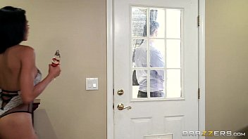 Preview 1 of Esmer Sik Icin Fazla Ac Olan - Brazzers - Sexy Milf Heather Vahn