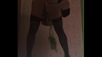 Preview 4 of Gremy Sex - Marcos gay enfiando cenoura no cu