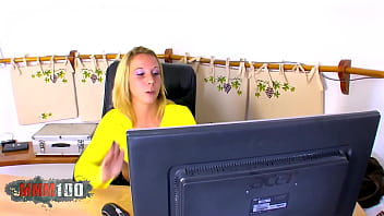 Preview 1 of Fucking Punjabi Girls - Le trou du cul de Cassandra est compl&egrave_tement elastique