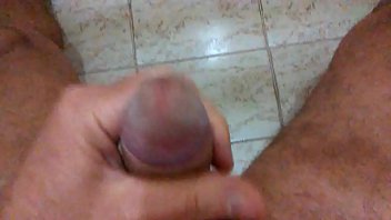 Preview 1 of Mff Buttd - Batendo uma punheta no banheiro em c&acirc_mera lenta