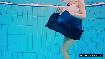 Preview 2 of Porno 974 Com - Teen girl Avenna is swimming in the pool