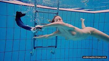 Preview 4 of Porno 974 Com - Teen girl Avenna is swimming in the pool