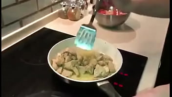 Preview 2 of Dp Cam - cocinando en navidad