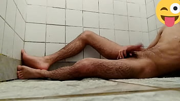 Preview 3 of Mia Malkova E Jesse Volt - Gozando no banho