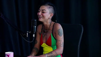 Preview 2 of Xxx Cynne - Come&ccedil_ou vendendo packs,  desde cedo gostava de exibir o corpo,  se identifica como Pansexual e quando teve que dominar... - Caroleta Roots &amp_ Bruna Carlos (SHEER/RED)