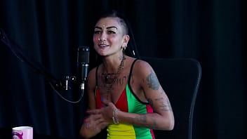 Preview 1 of Xxx Cynne - Come&ccedil_ou vendendo packs,  desde cedo gostava de exibir o corpo,  se identifica como Pansexual e quando teve que dominar... - Caroleta Roots &amp_ Bruna Carlos (SHEER/RED)