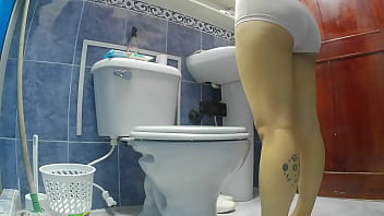 Preview 3 of Hong Kong Sex Bool - ENFERMERA MEANDO EN BA&Ntilde_O PUBLICO CONSULTORIO DEL DOCTOR GOCCO