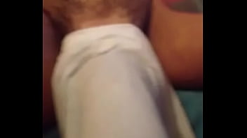 Preview 2 of My Pussy Is So Horny I Let - ADIVINHE O QUE TEM EM BAIXO DO PANO