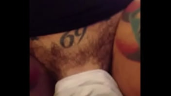 Preview 1 of My Pussy Is So Horny I Let - ADIVINHE O QUE TEM EM BAIXO DO PANO