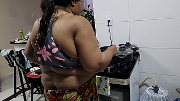 Preview 2 of Massage Jabannese - Madrasta gordinha e com grandes peitos sai da festa com seu enteado e ele fode sua grande buceta na cozinha ~Ju esposa safada ~