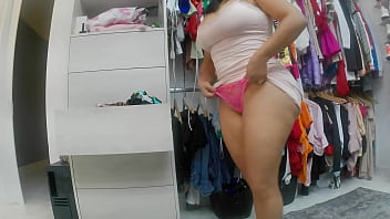 Preview 2 of Clips Rocco Granny - La criada m&aacute_s culona ense&ntilde_ando sus curvas