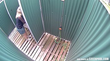 Preview 1 of Chica Dsenuda En Mardigras - Czech Blonde Milf Cought in Public Shower