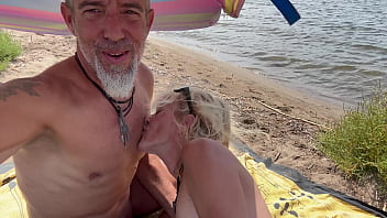 Preview 1 of Hot Step Dsuther - FAILED CHALLENGE - Very fast cum - BLOWJOB ON THE BEACH - ( POV )