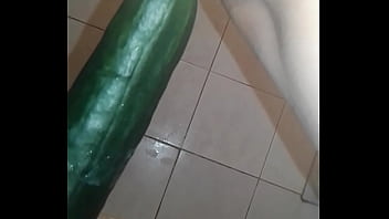 Preview 3 of Homefuck 2 - Penetracion con pepino