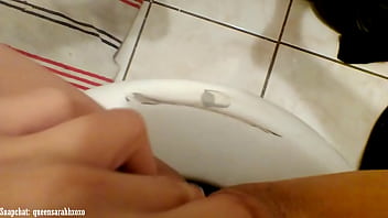 Preview 2 of Chut Ka Laga Ungli Se Sex Karo - Me fingering my wet pussy (s.: queensarahhxoxo)