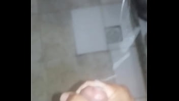 Preview 2 of Mom Boy And Dad Sex - gozando no banheiro